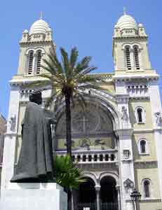 Тунис. Кафедральный собор и памятник Ибн-Кальдуну