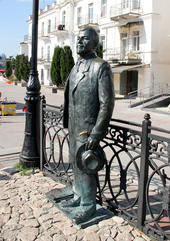 Памятник писателю. Памятник Куприну в Крыму. Памятник Куприну в Балаклаве. Куприн Александр Иванович памятники. Балаклава набережная Крым памятник Куприну.