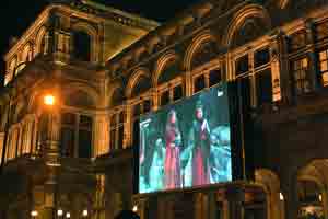 Вена. Государственная опера, трансляция на экране